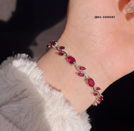 Tulip Flower Bracelet – Elegant Floral Jewelry